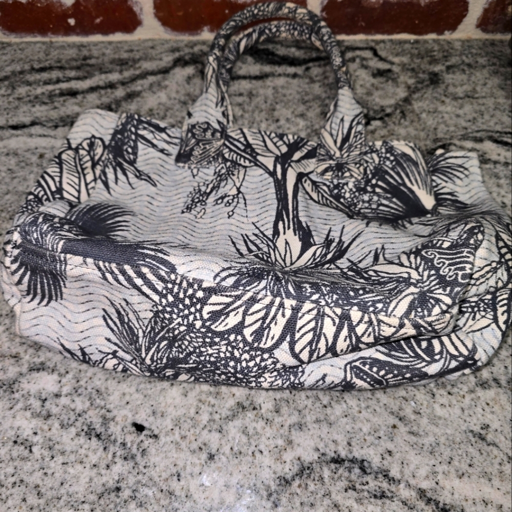VINCE CAMUTO CANVASS TOTE BAG - Picture 8 of 10